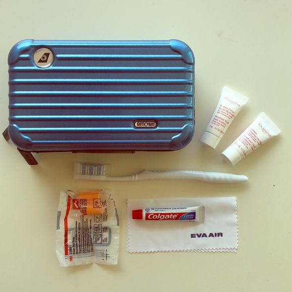 rimowa accessories travel kit